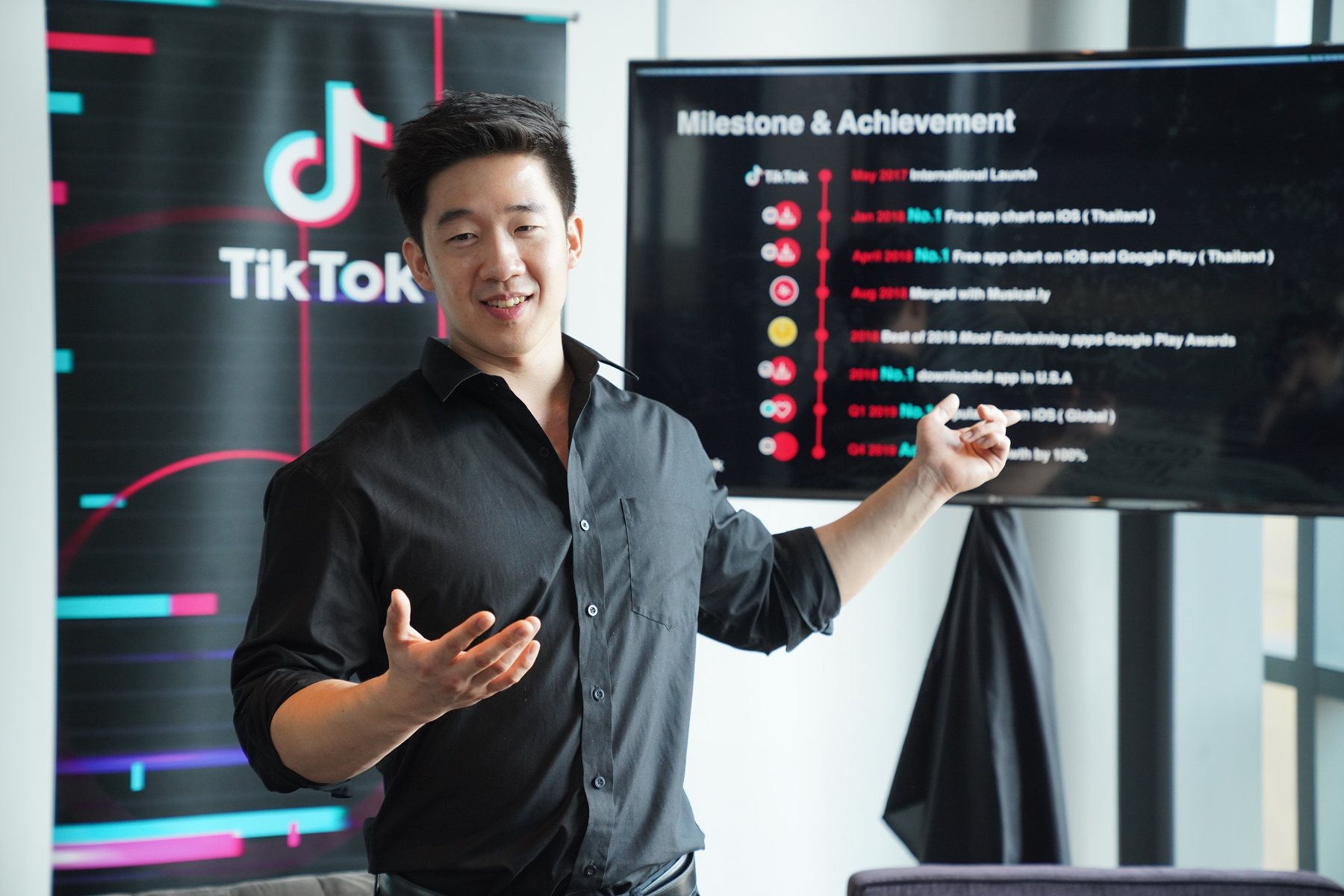 Presenter at a TikTok Thailand briefing, cover image for: TikTok Shop Thailand: How Chinese Brands Can Sell Through Content